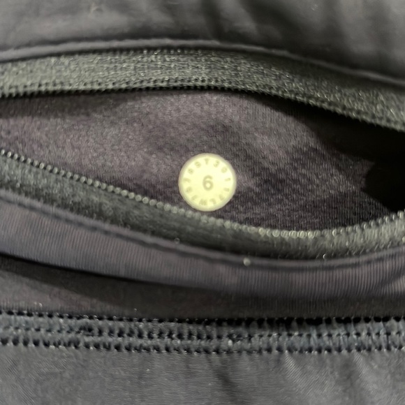 Lululemon speed-up low rise lined shorts 2.5” - Picture 2 of 3